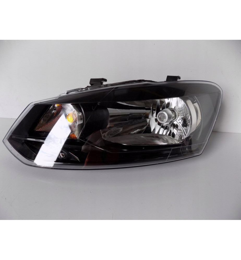 VW Polo Lampa przednia H7...
