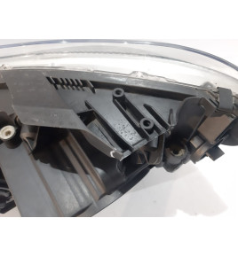 Mercedes Benz C W204 Lampa Xenon - R - 13124