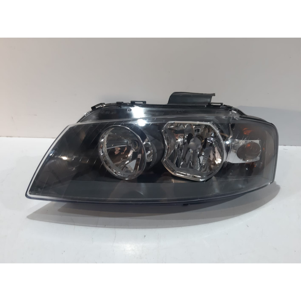 Audi A3 8P  Lampa przednia...