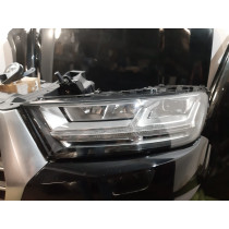 AUDI Q7 4M Przód Maska Zderzak Lampy Pas - 13399