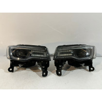 JEEP GRAND CHEROKEE WK2 Lampa bixenon R - 12818
