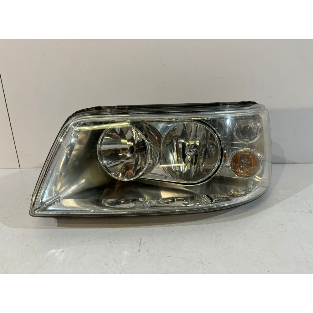 VW T5 Lampa przednia H7...