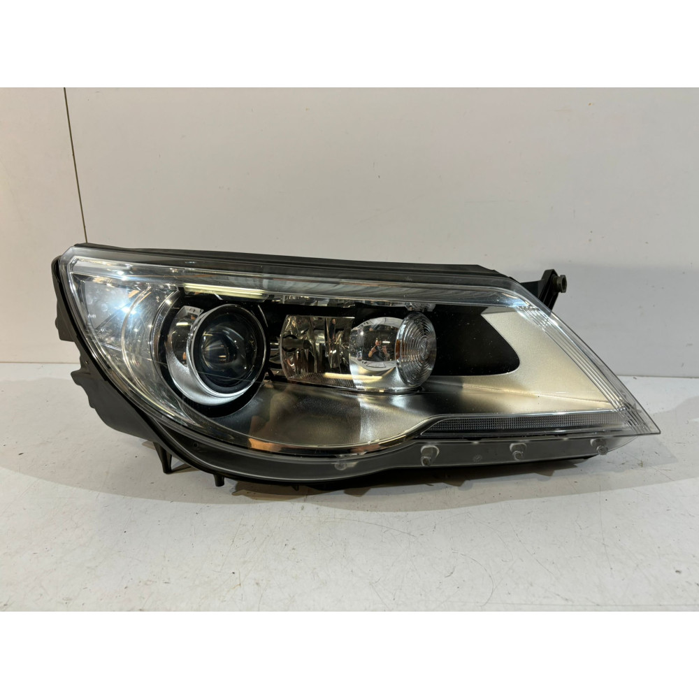 VW TIGUAN Lampa przednia...