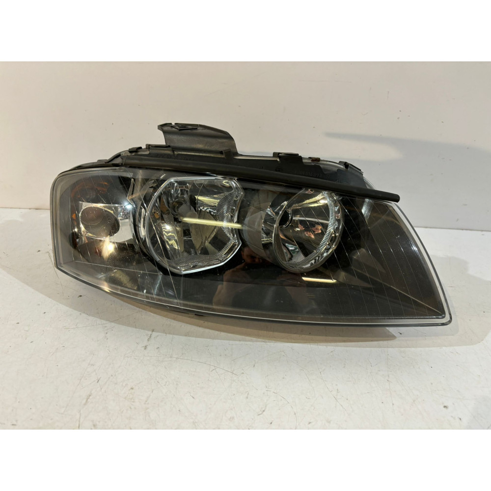 AUDI A3 8P Lampa przednia...