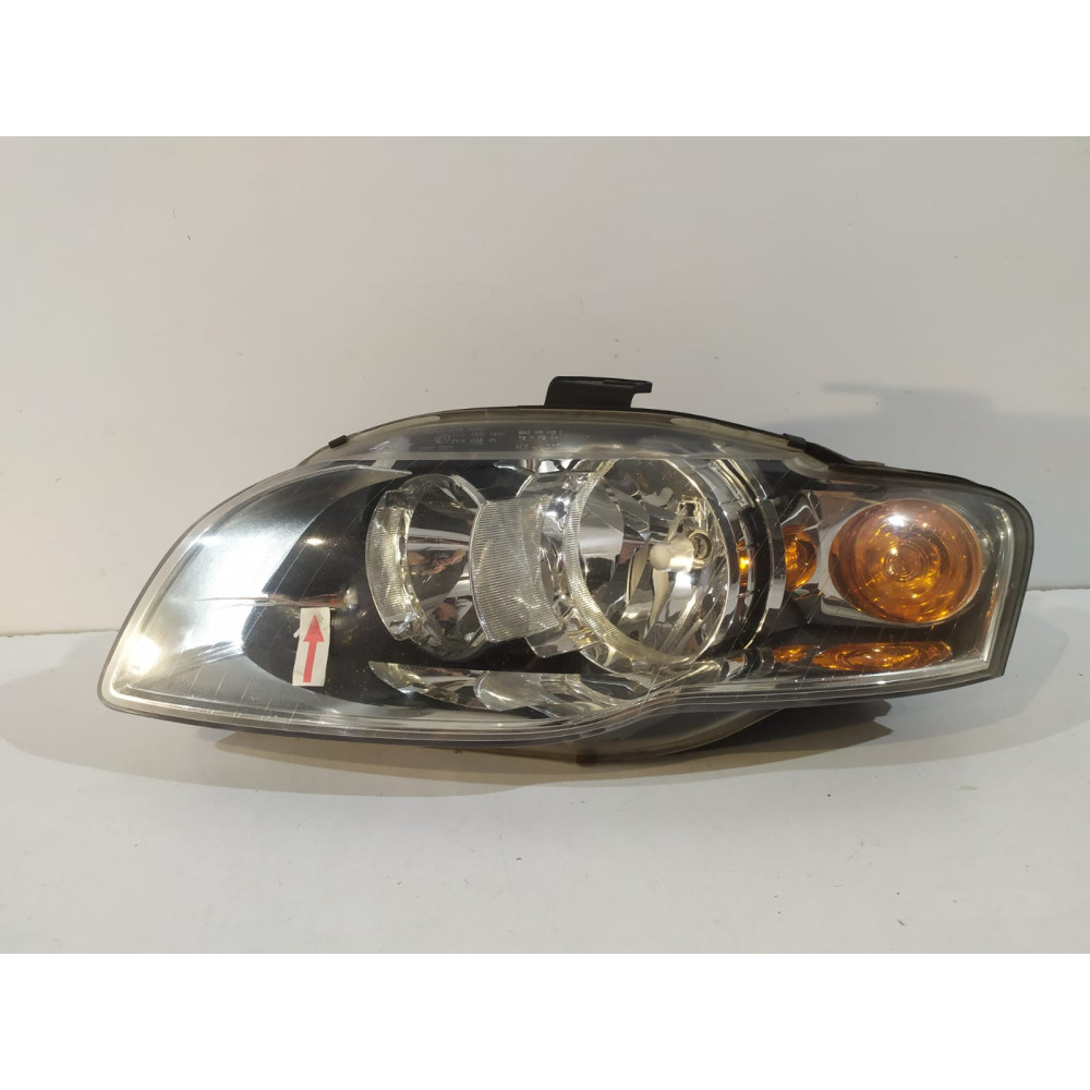 Audi A4 B7 Lampa przednia...