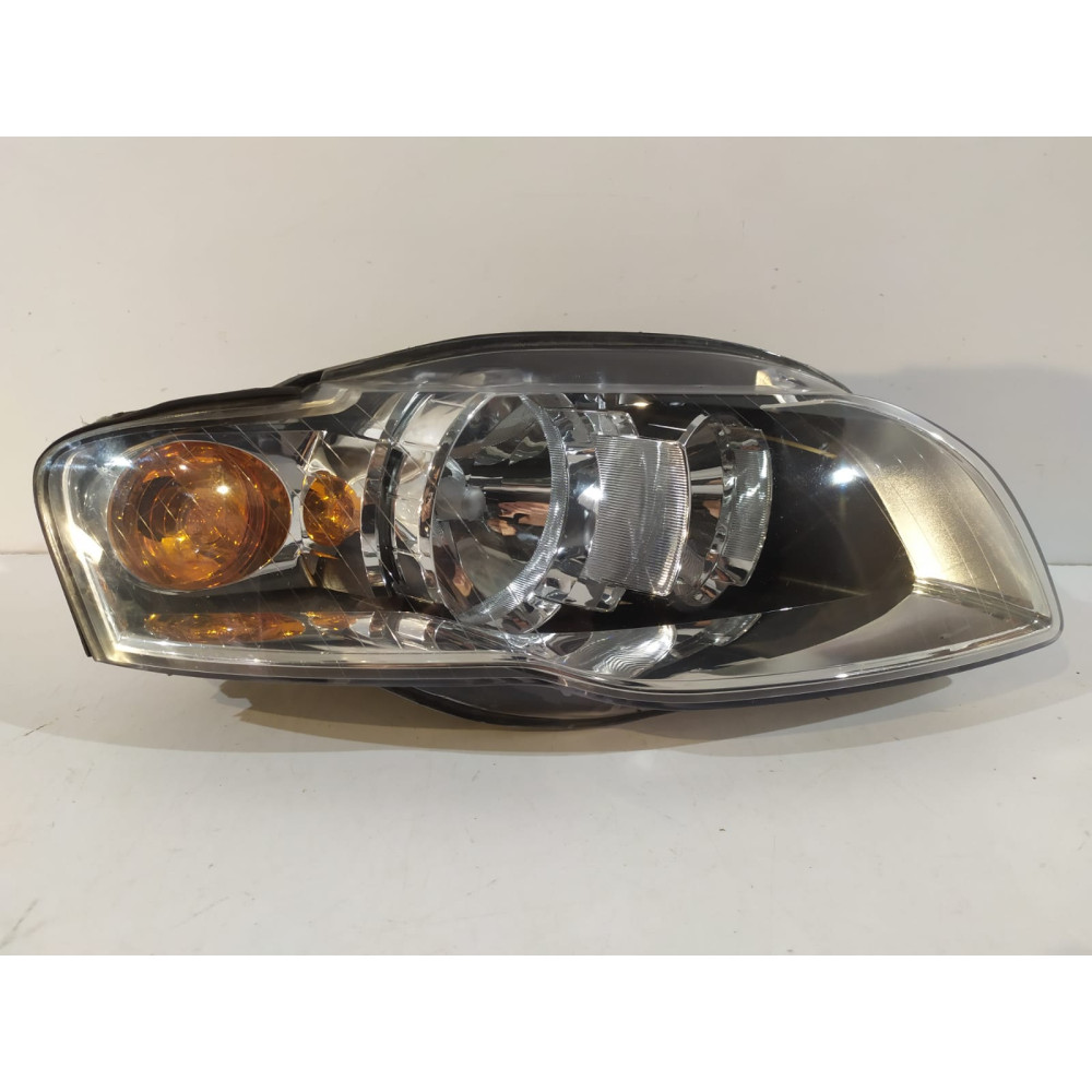 AUDI A4 B7 Lampa przednia...