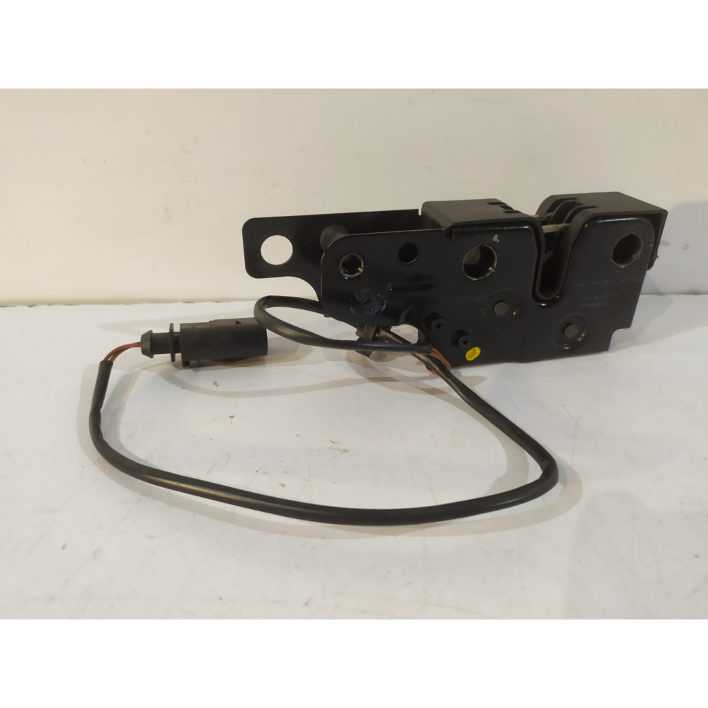 AUDI A3 8P Zamek maski /...