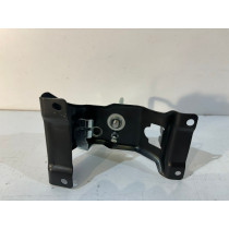 BMW X5 E70 X6 E71 Rygiel / Zaczep maski Lewy 15471