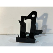 MERCEDES W212 Rygiel / Zamek maski - 15479