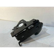 MERCEDES W212 Rygiel / Zamek maski - 15479