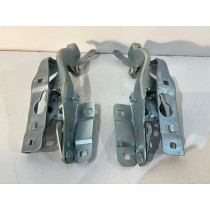 MERCEDES CLA W117 Zawias maski Prawy - 15488