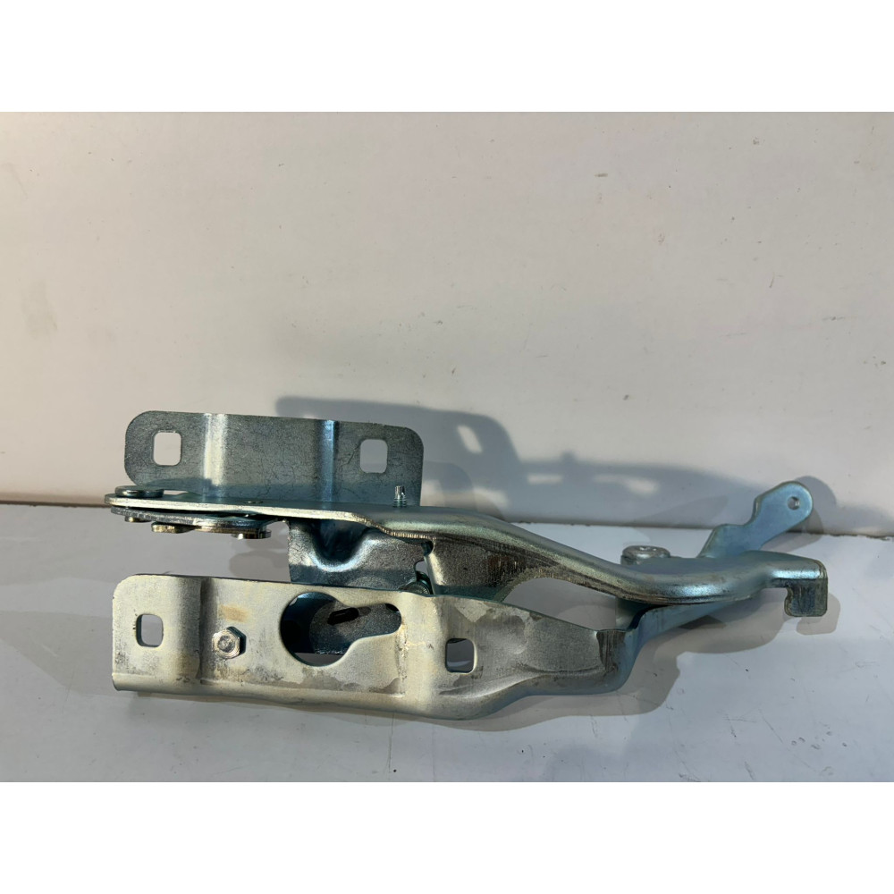 MERCEDES CLA W117 Zawias maski Prawy - 15488