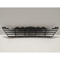 BMW 7 G11 G12 LCI Kratka zderzaka środkowa - 15744