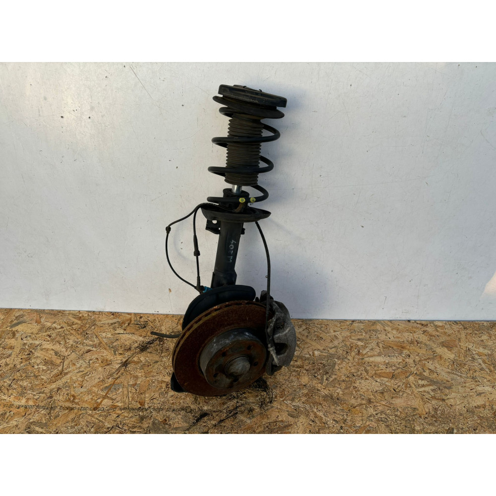 MERCEDES C W204 Zwrotnica piasta przód L - 16417