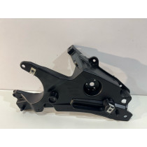 VOLVO S90 V90 17- Mocowanie błotnika R - 17906