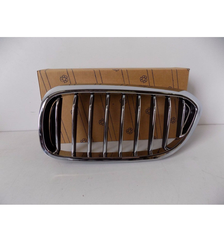 BMW G30/G31 Nerka / Grill zderzaka L - 3832