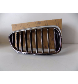 BMW 5 G30/G31 Nerka / Grill Zderzaka R - 3833