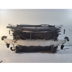 Mercedes C W205 Pas przedni...