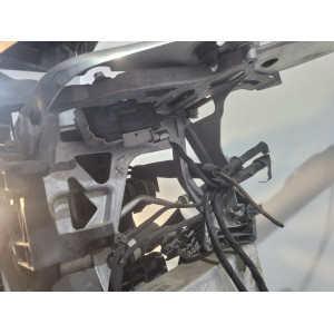 Mercedes C W205 Pas przedni chłodnice - 18385