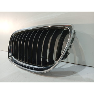 BMW 3 E90 - Grill / Nerka / Atrapa cłodnic R - 18526