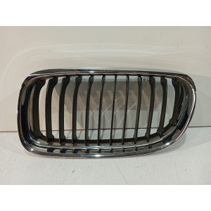 BMW 3 E90 - Grill / Nerka / Atrapa cłodnic R - 18526