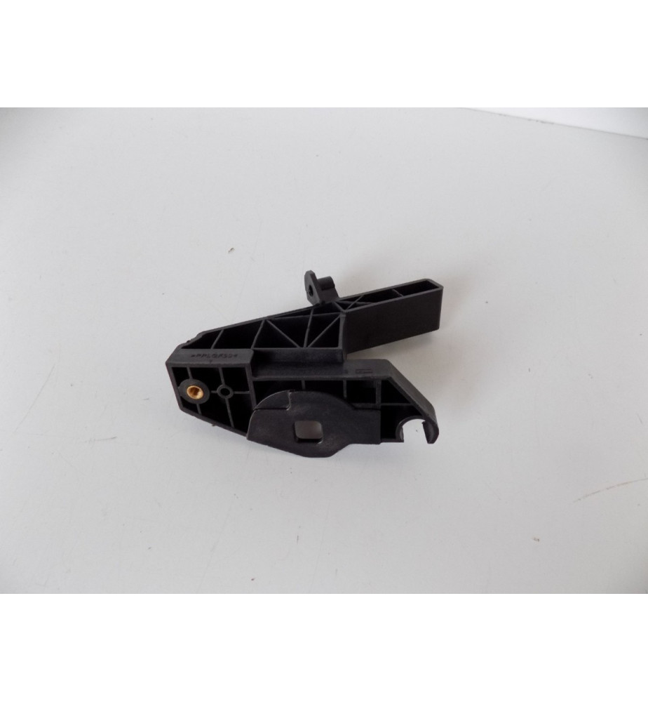 Mercedes C Klasa W205 - Mocowanie lampy R - 4316