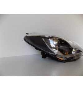 Toyota Yaris 3 Hybrid - Lampa przednia - Prawa - 10884