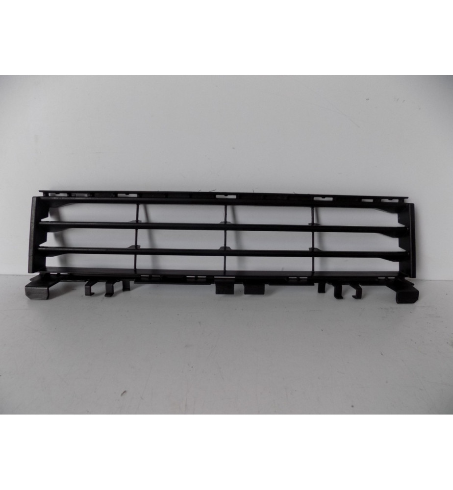 BMW 5 G30/G31 Kratka Wlotu Powietrza Środkowa - 10875