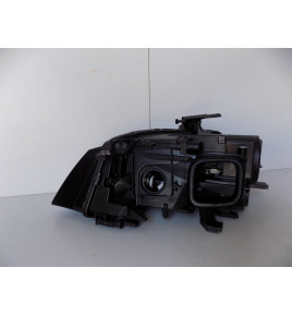 Audi A4 B8 - Lampa przednia Xenon - Prawa 11019