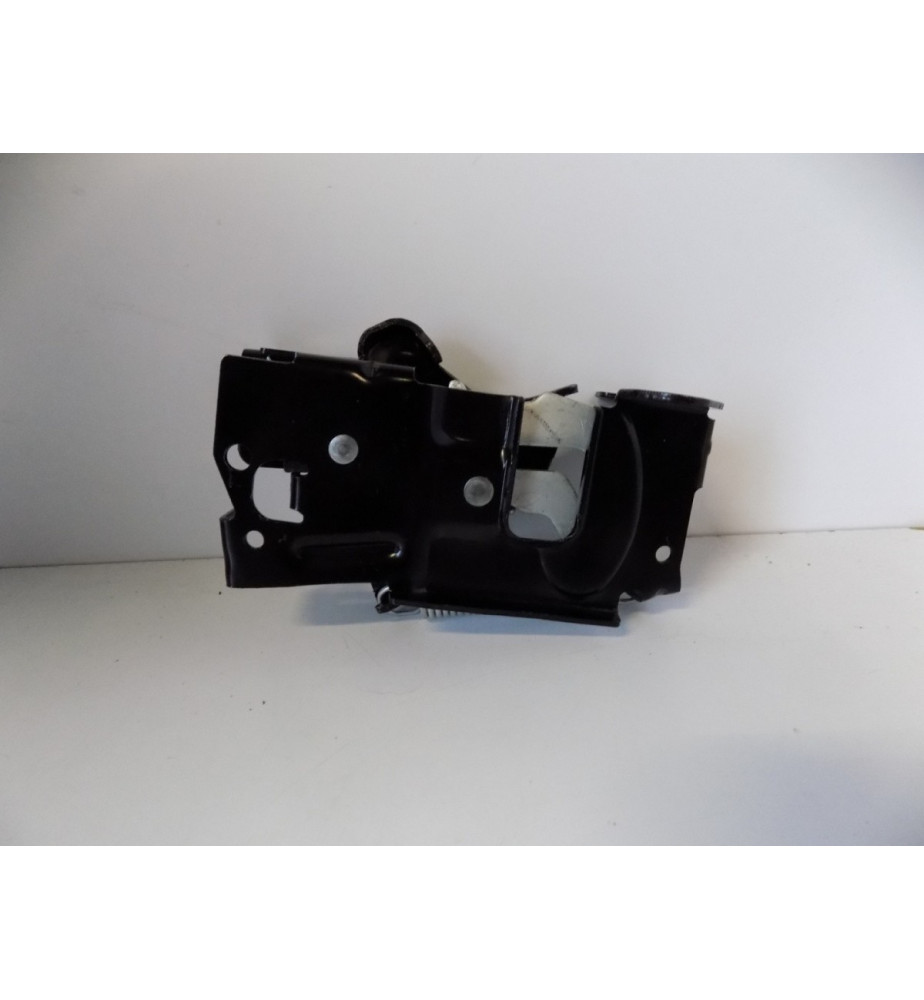 BMW X1 F48 Zamek maski...