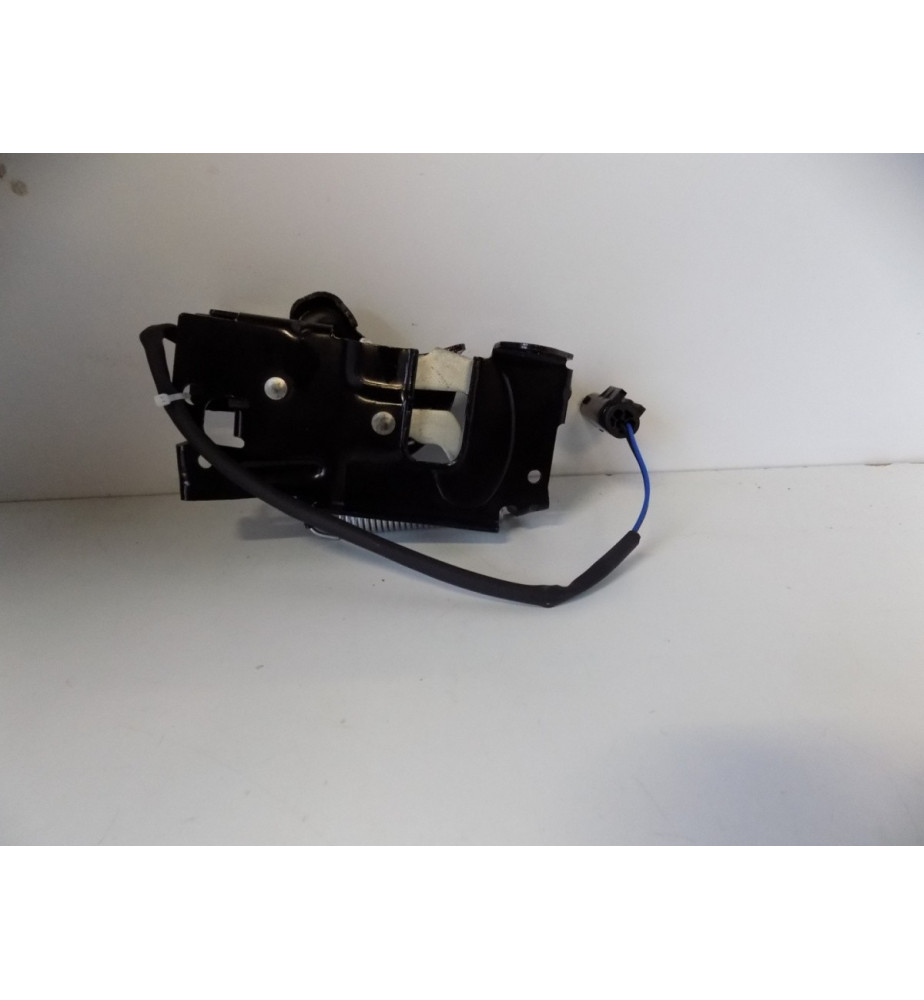 BMW X1 F48 Zamek maski...