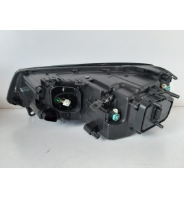 Volkswagen Touareg 7P Lampa przednia Xenon R 12678