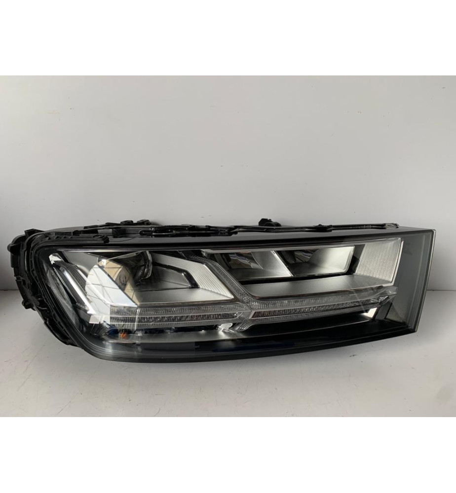 Audi Q7 4M Lampa przednia FULL LED - Prawa 12704