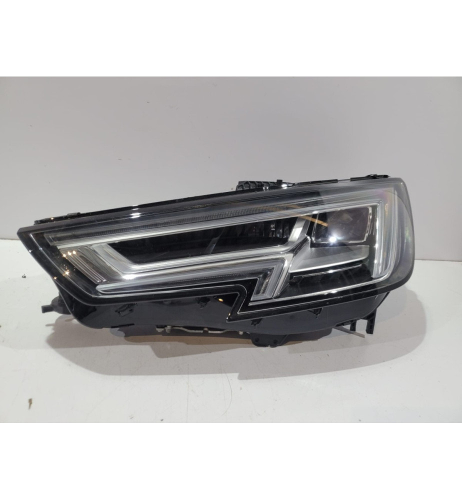 Audi A4 B9 Lampa przednia...