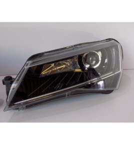 Skoda Superb 3V1 Komplet Lamp Przednich L/R - 0151