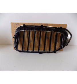 BMW 5 G30/G31 Nerka / Grill Zderzaka R - 3833