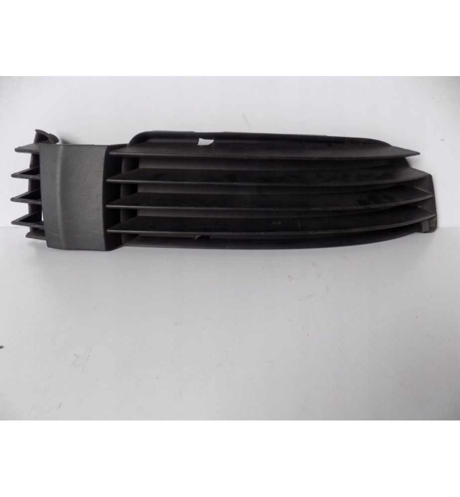 VW Passat B5 - Kratka Zderzaka Prawa - 2973