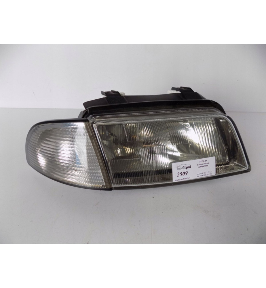 Audi A4 - Lampa Prawa - 2509